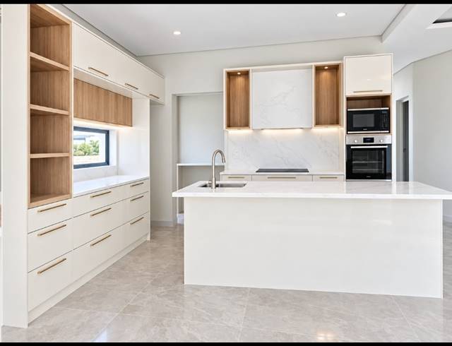 4 BEDROOM FREESTANDING FOR SALE IN SANDOWN